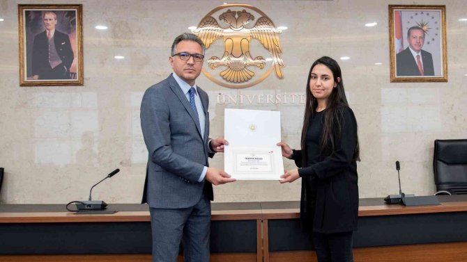 Rektör Aksoy’dan genç iletişimcilere teşekkür