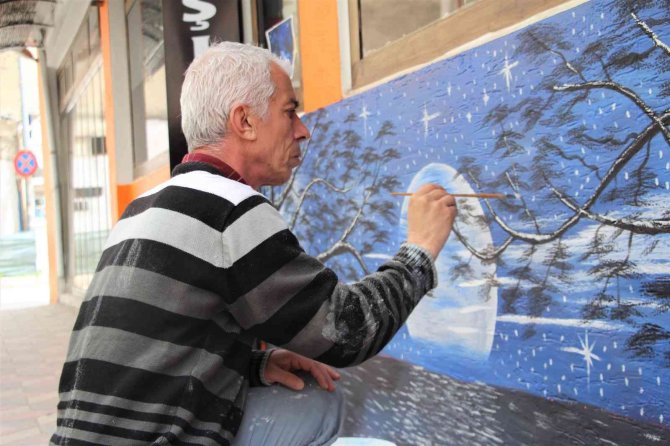 Ruhsuz duvarları hayalleriyle renklendiriyor