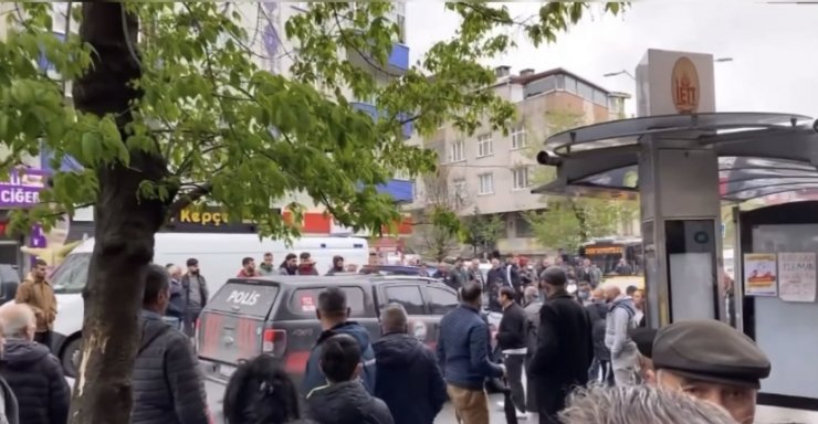 Silahlı kavgada durakta bekleyen kadın vuruldu