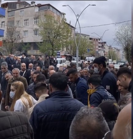 Silahlı kavgada durakta bekleyen kadın vuruldu