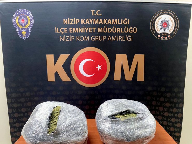 Takside 10,5 kilo esrar geçirildi