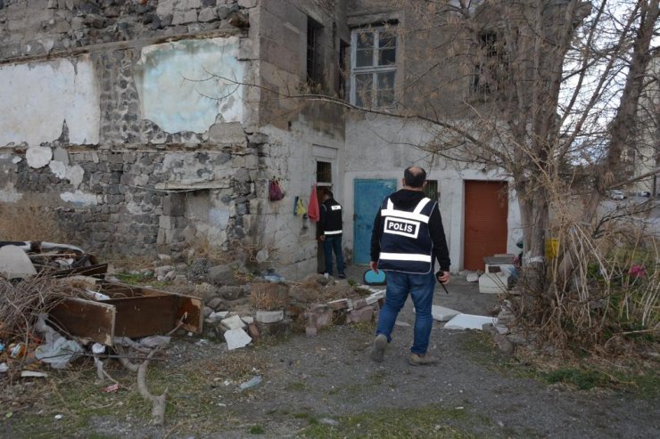 Yılın 3,5 ayında 36 bin 344 düzensiz göçmen yakalandı