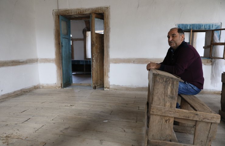 150 yıllık düğmeli ilkokul orijinalliğiyle ilgi çekiyor