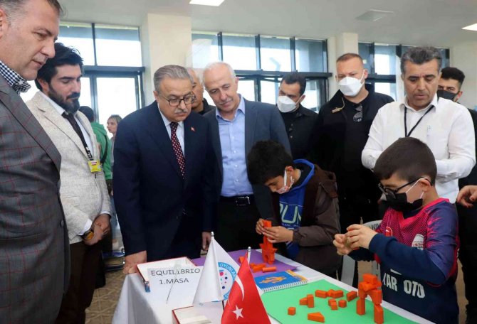 Akıl ve Zeka Oyunları Turnuvasında ödüller sahiplerini buldu