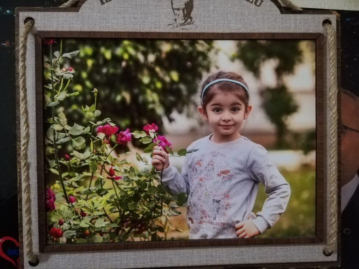 Annesinin öldürdüğü Elif, toprağa verildi