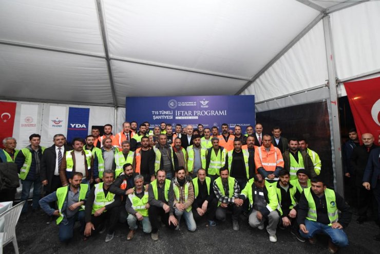 Bakan Karaismailoğlu, YHT tünel şantiyesinde işçilerle iftar yaptı