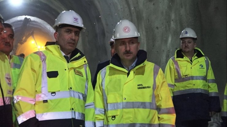 Bakan Karaismailoğlu, YHT tünel şantiyesinde işçilerle iftar yaptı