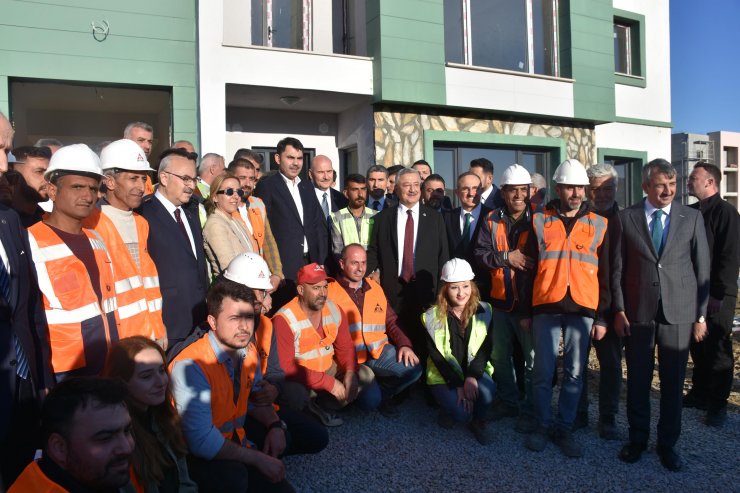 Bakan Kurum: İzmir'de 13 bin 500 konut inşa edildi