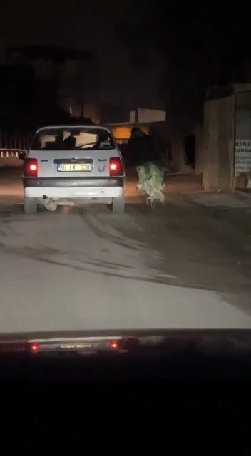 Bisiklet sürücüsünün tehlikeli yolculuğu kameralarda