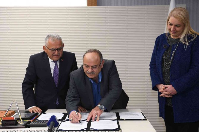 Büyükşehir ve hayırsever işbirliği ile kedi-köpek evi