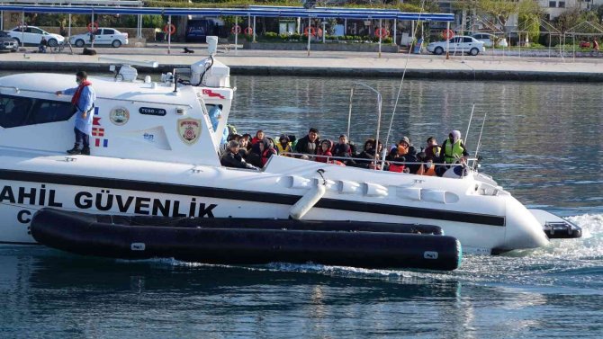 Çanakkale’de 57 düzensiz göçmen kurtarıldı