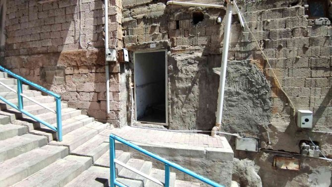 Demir hırsızları kapılara dadandı