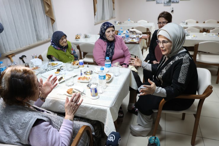 Emine Erdoğan'dan sürpriz ziyaret