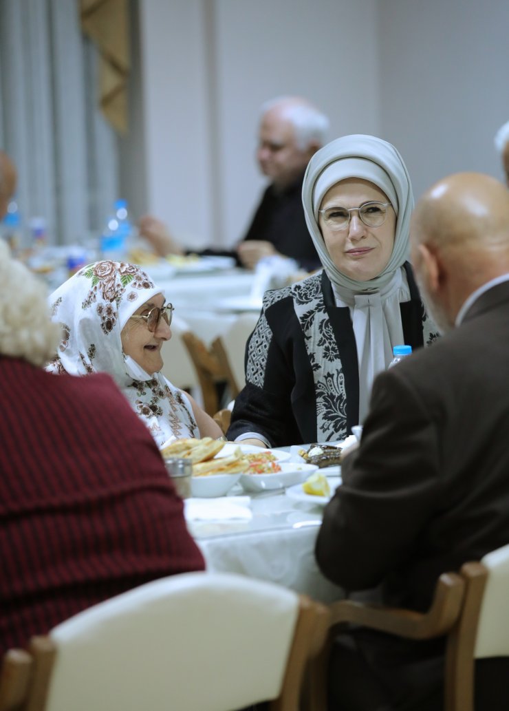 Emine Erdoğan'dan sürpriz ziyaret