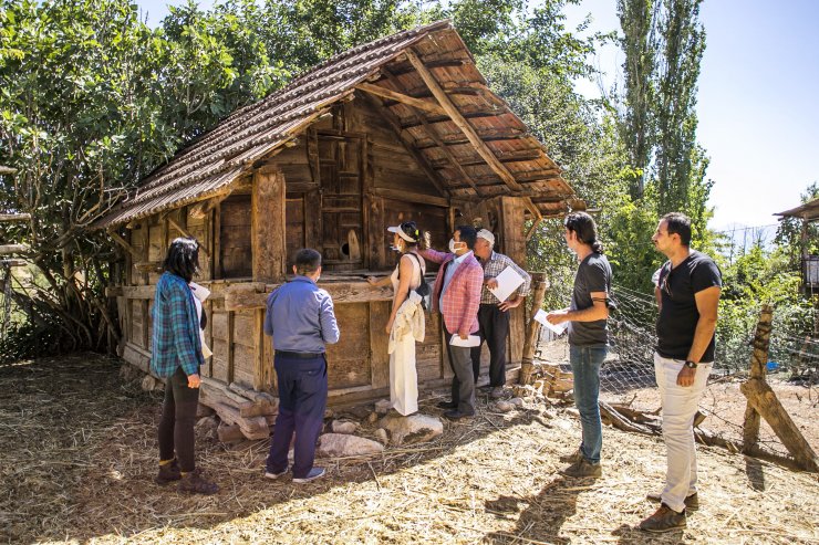 En az 300 yıllık 1737 tahıl ambarı ile arı sereni belgelendi