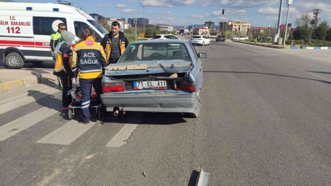 İki otomobil çarpıştı: 1 yaralı