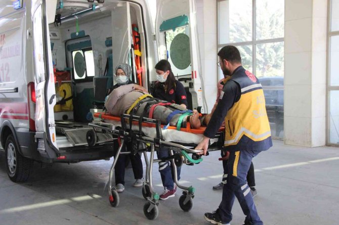 İnşaattan düşen işçi ölümden döndü