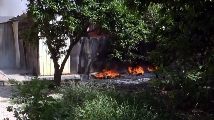 Kaynak makinesinden sıçrayan kıvılcımlar, atölyede mobilyaları yaktı