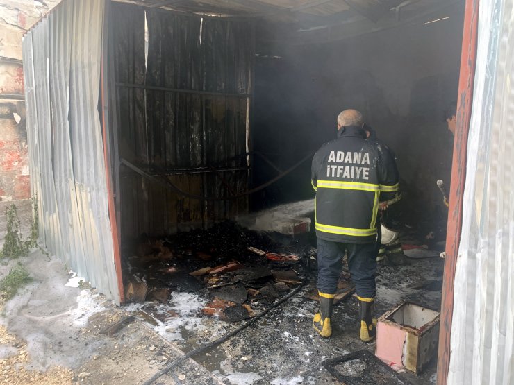 Kaynak makinesinden sıçrayan kıvılcımlar, atölyede mobilyaları yaktı