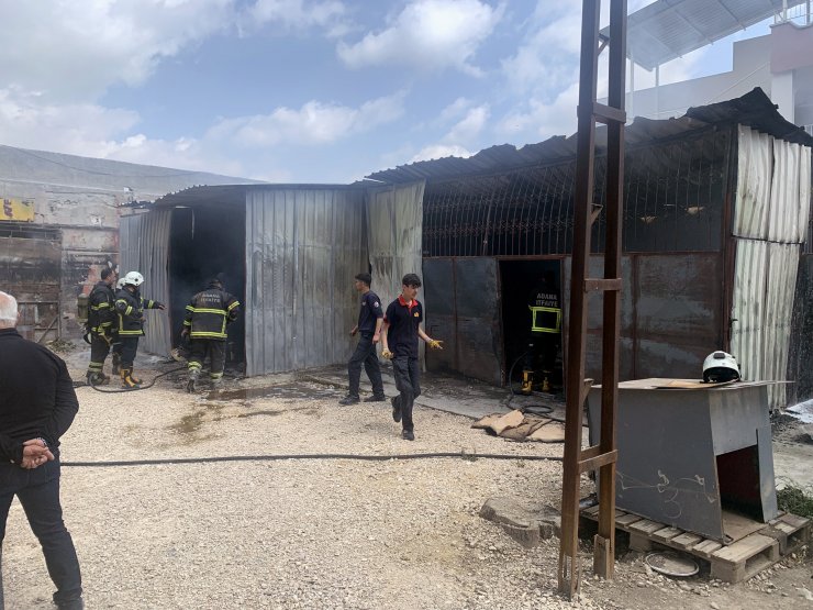 Kaynak makinesinden sıçrayan kıvılcımlar, atölyede mobilyaları yaktı