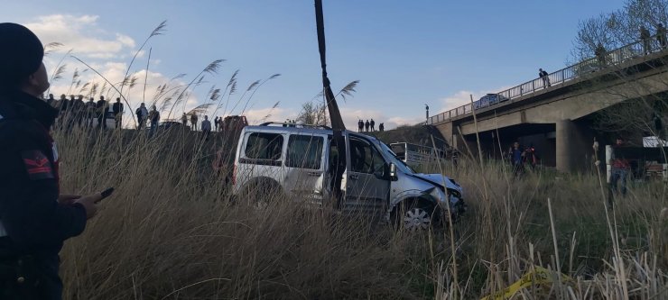 Kızılırmak Nehri'ne uçan araçtaki karı- koca öldü