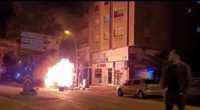 Kontağın çevrilmesiyle transit bir anda alev topuna döndü