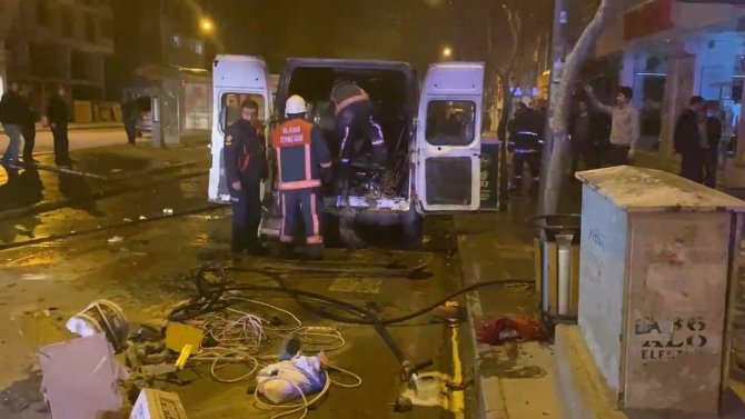 Kontağın çevrilmesiyle transit bir anda alev topuna döndü