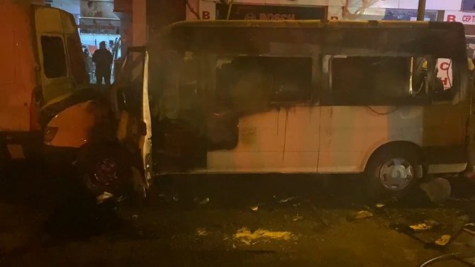 Kontağın çevrilmesiyle transit bir anda alev topuna döndü