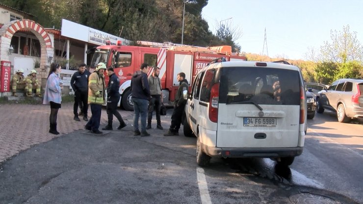Otomobil ile hafif ticari araç kafa kafaya çarpıştı, 3 yaralı