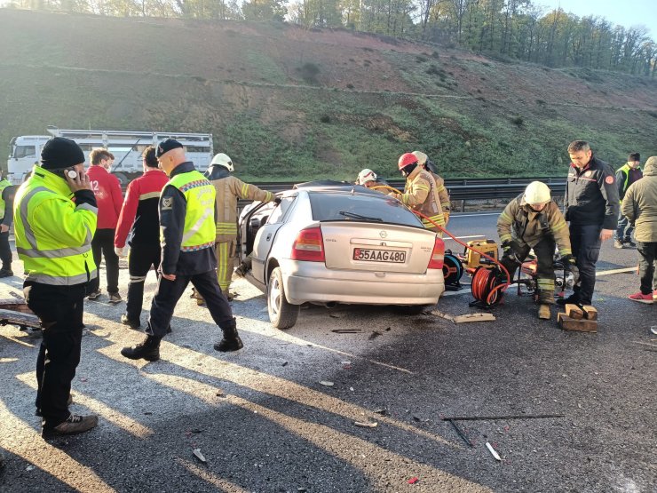 Otomobille kamyon çarpıştı; 1 ölü, 1 yaralı
