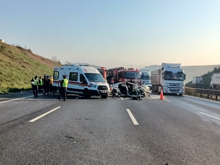 Otomobille kamyon çarpıştı; 1 ölü, 1 yaralı