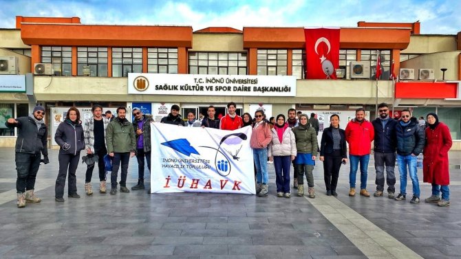 Üniversite öğrencilerinin yamaç paraşütü heyecanı