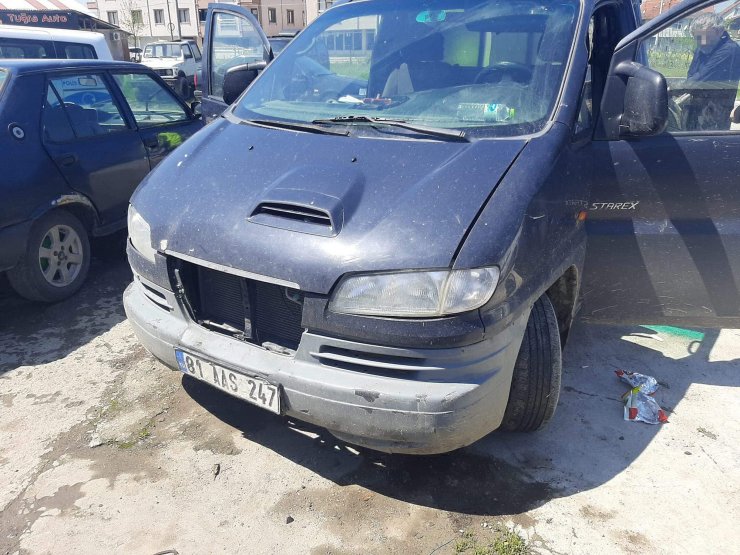 Uygulamadan kaçan sürücü, polisleri izlerken yakalandı