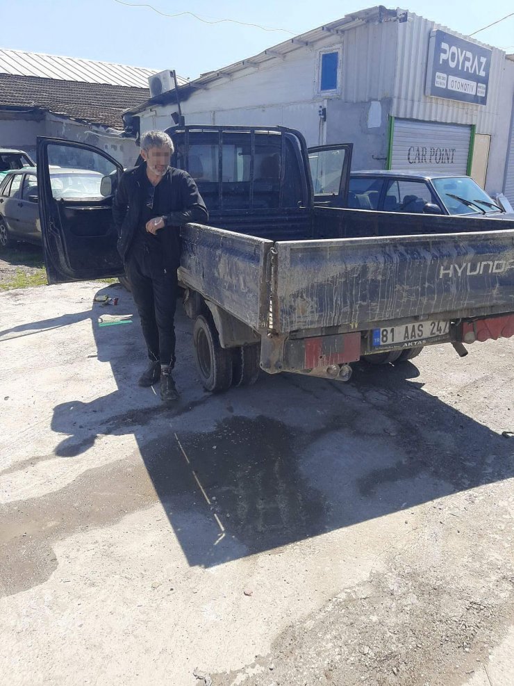 Uygulamadan kaçan sürücü, polisleri izlerken yakalandı