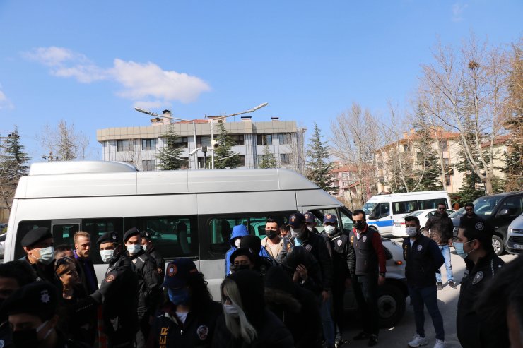 1,2 milyon liralık esnaf dolandırıcılığının şüphelileri adliyede