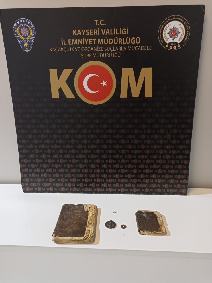 3 milyon TL değerinde 500 yıllık iki adet Kur'an-ı Kerim ele geçirildi