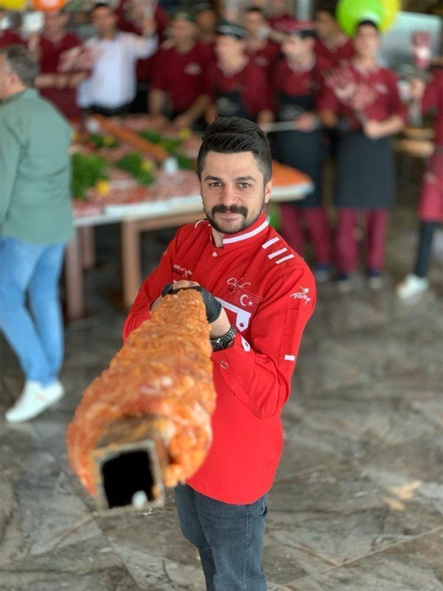 Adana’nın tescilli kebabını dünyaya tanıtıyor