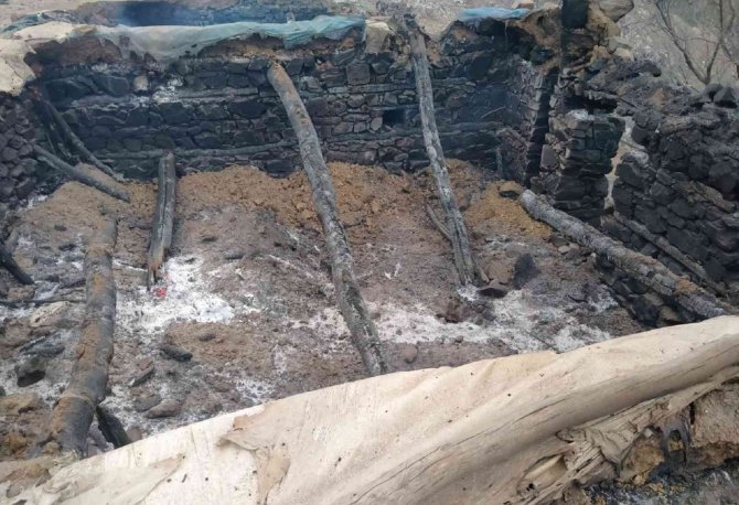 Ahır yangını: 76 hayvan telef oldu