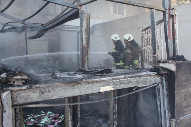 Geri dönüşüm tesisi deposunda yangın çıktı