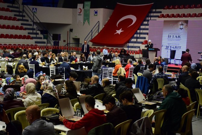 Arnavutluk'ta iftar coşkusu