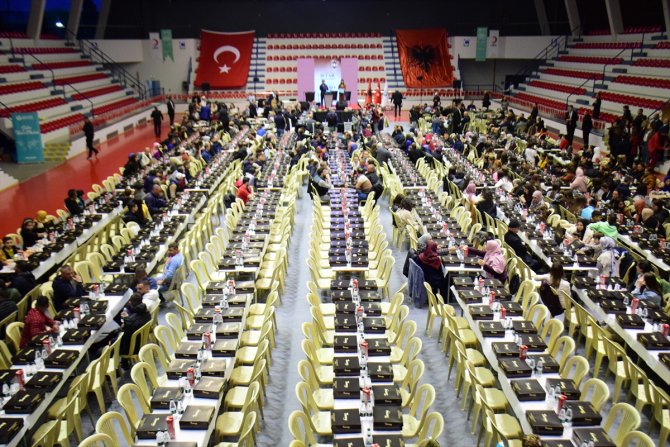 Arnavutluk'ta iftar coşkusu