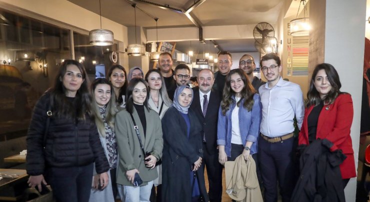 Bakan Varank, gençlerle iftarda buluştu