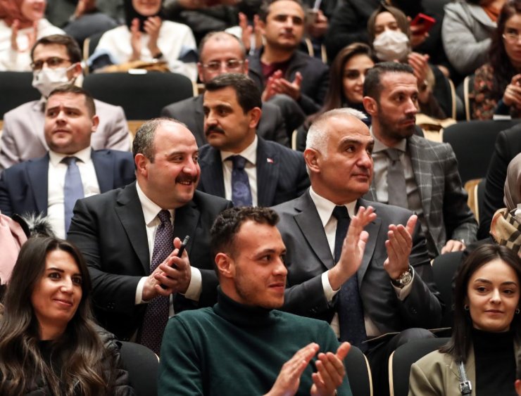 Bakan Varank, gençlerle iftarda buluştu