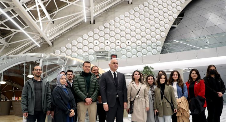 Bakan Varank, gençlerle iftarda buluştu
