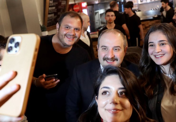 Bakan Varank, gençlerle iftarda buluştu