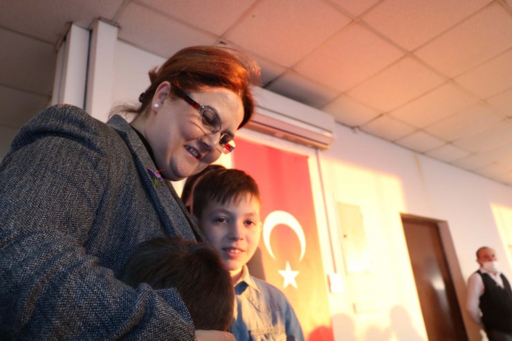 Bakan Yanık, Zonguldak'ta huzurevinde yaşlılarla iftarda buluştu