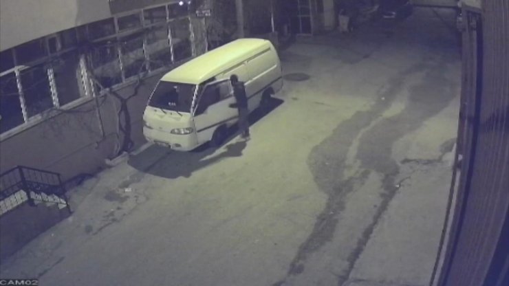 Çalıntı araç şüphelileri, 10 kilometre takip edilerek yakalandı