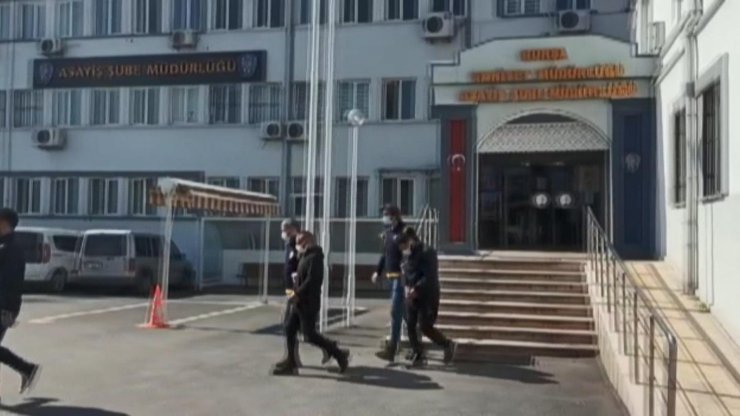 Çalıntı araç şüphelileri, 10 kilometre takip edilerek yakalandı