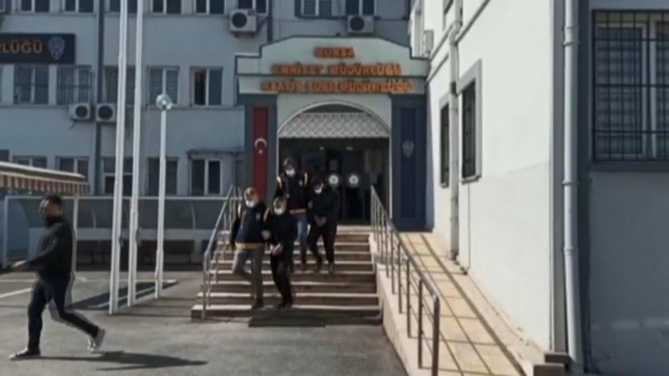 Çalıntı araç şüphelileri, 10 kilometre takip edilerek yakalandı