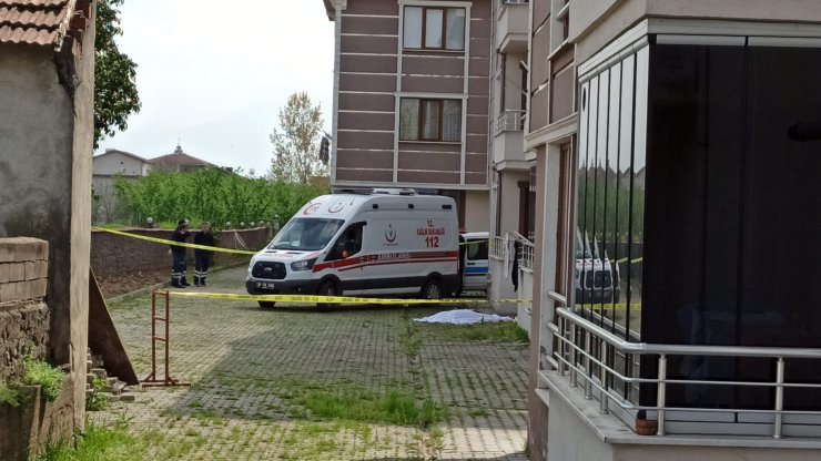 Cam silerken 2'nci kattan düşen kadın öldü